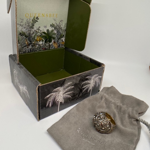 QUEENSBEE Gothic Lily Ring - Picture 2 of 6